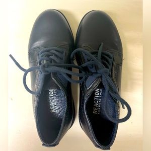 Kenneth Cole Reaction boys dark blue shoes